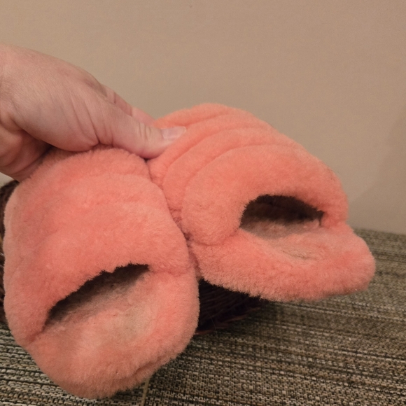 UGG Fluff Yeah Pink Furry Slingback Slipper Sandals  Euro 33.5 US Youth 3 - Picture 11 of 13